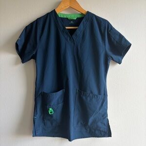 Carhartt Top Scrub in Navy and Green